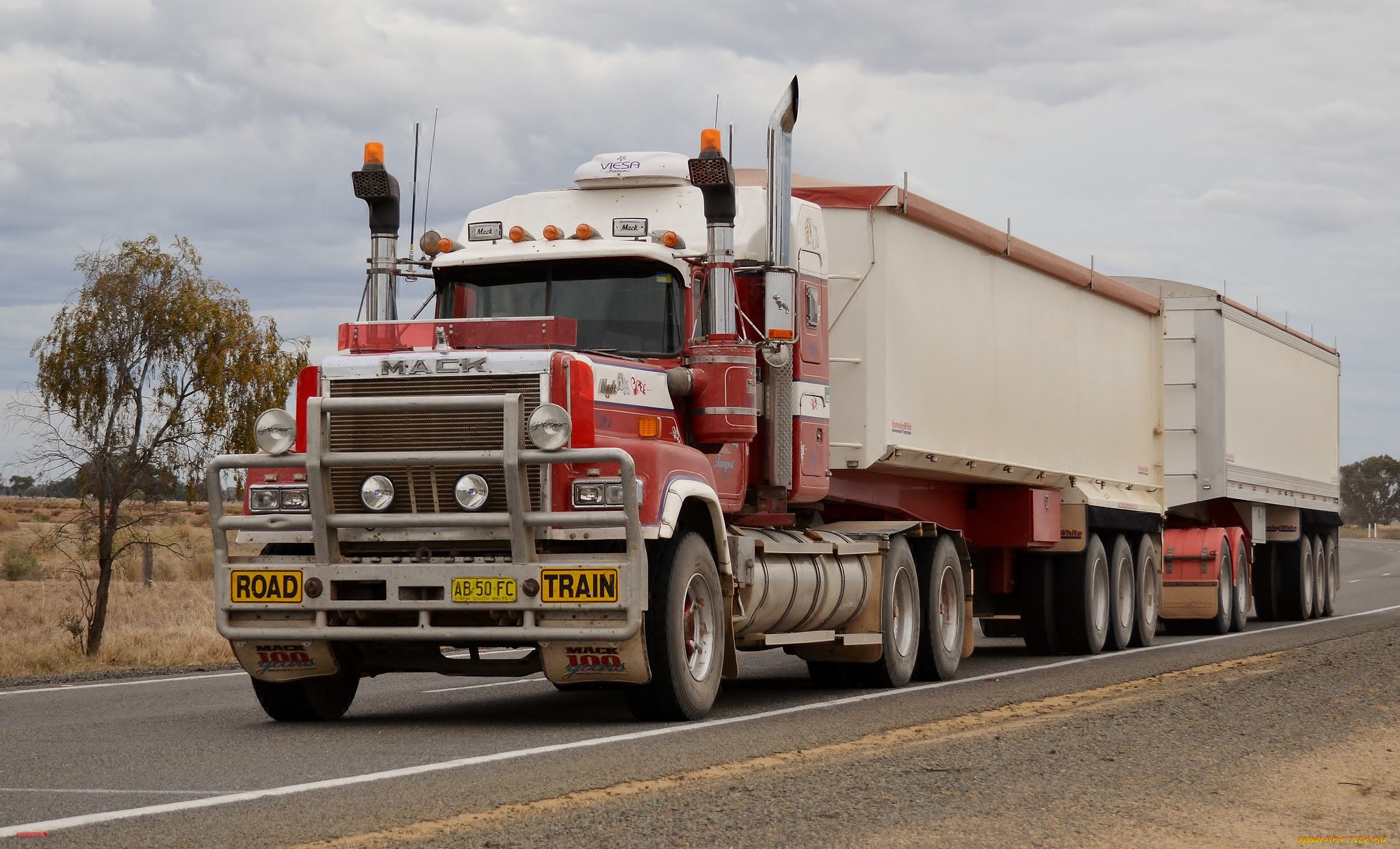 Mack Trucks Грузовики